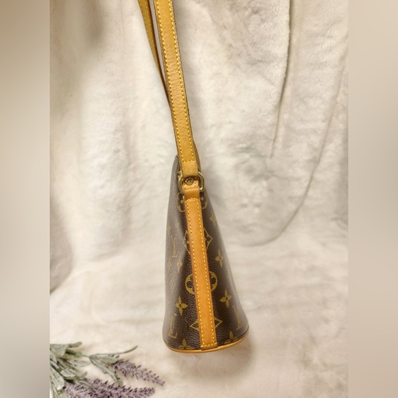 Authentic Louis Vuitton Drouot Crossbody shoulder bag - Picture 6 of 16